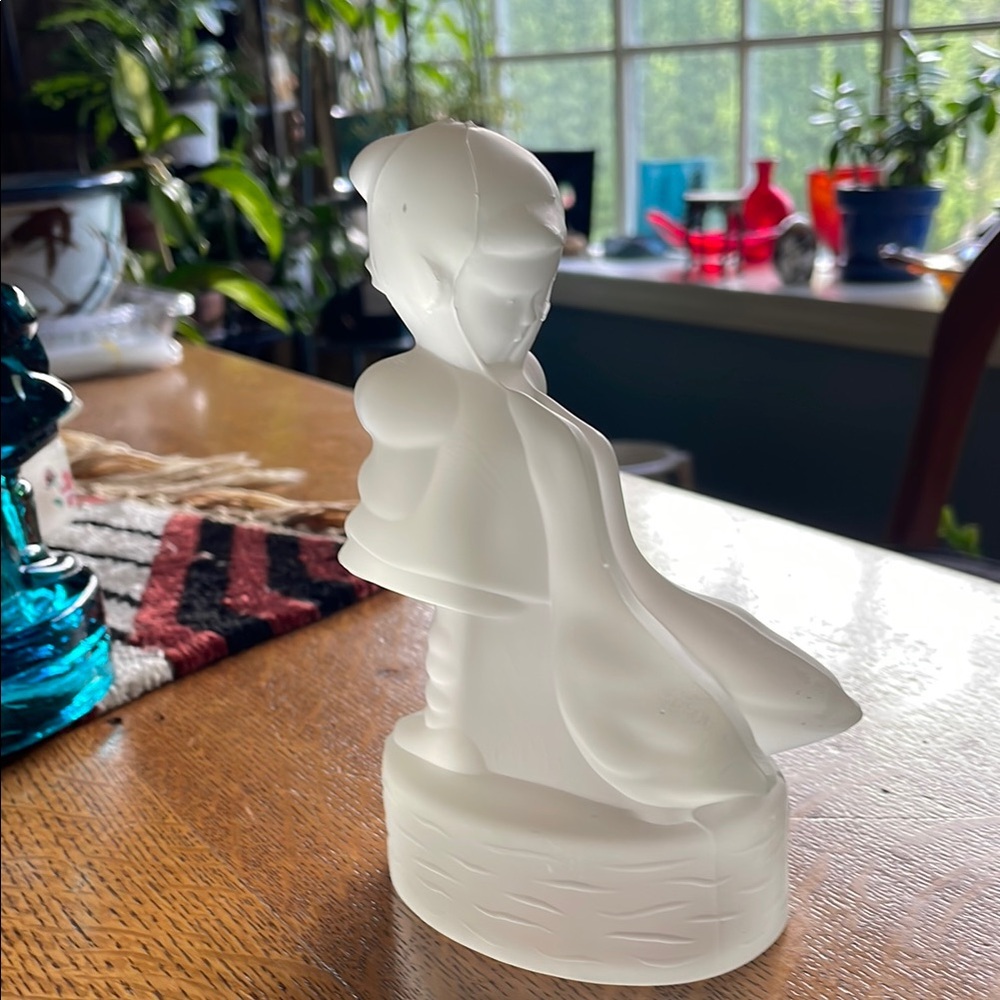 Hummel frosted White Glass Sculpture
